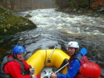 RAFTING JIZERA 29.4.2013, Krakono letos pout luxusn vodu a tak jsme si to podn uili! Velk vlny, peeje, dra a umpy, vlce prost ndhera. Nedln jzdy byly avnatj, ale v sobotu bylo zase tepleji. Fakt pardn  - fotografie 6