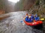 RAFTING JIZERA 29.4.2013, Krakono letos pout luxusn vodu a tak jsme si to podn uili! Velk vlny, peeje, dra a umpy, vlce prost ndhera. Nedln jzdy byly avnatj, ale v sobotu bylo zase tepleji. Fakt pardn  - fotografie 7