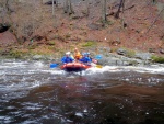 RAFTING JIZERA 29.4.2013, Krakono letos pout luxusn vodu a tak jsme si to podn uili! Velk vlny, peeje, dra a umpy, vlce prost ndhera. Nedln jzdy byly avnatj, ale v sobotu bylo zase tepleji. Fakt pardn  - fotografie 9