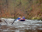 RAFTING JIZERA 29.4.2013, Krakono letos pout luxusn vodu a tak jsme si to podn uili! Velk vlny, peeje, dra a umpy, vlce prost ndhera. Nedln jzdy byly avnatj, ale v sobotu bylo zase tepleji. Fakt pardn  - fotografie 11