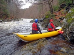 RAFTING JIZERA 29.4.2013, Krakono letos pout luxusn vodu a tak jsme si to podn uili! Velk vlny, peeje, dra a umpy, vlce prost ndhera. Nedln jzdy byly avnatj, ale v sobotu bylo zase tepleji. Fakt pardn  - fotografie 15