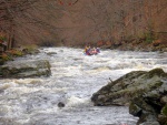 RAFTING JIZERA 29.4.2013, Krakono letos pout luxusn vodu a tak jsme si to podn uili! Velk vlny, peeje, dra a umpy, vlce prost ndhera. Nedln jzdy byly avnatj, ale v sobotu bylo zase tepleji. Fakt pardn  - fotografie 16