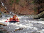 RAFTING JIZERA 29.4.2013, Krakono letos pout luxusn vodu a tak jsme si to podn uili! Velk vlny, peeje, dra a umpy, vlce prost ndhera. Nedln jzdy byly avnatj, ale v sobotu bylo zase tepleji. Fakt pardn  - fotografie 25