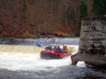 RAFTING JIZERA 29.4.2013, Krakono letos pout luxusn vodu a tak jsme si to podn uili! Velk vlny, peeje, dra a umpy, vlce prost ndhera. Nedln jzdy byly avnatj, ale v sobotu bylo zase tepleji. Fakt pardn  - fotografie 26