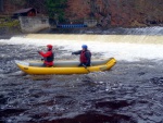 RAFTING JIZERA 29.4.2013, Krakono letos pout luxusn vodu a tak jsme si to podn uili! Velk vlny, peeje, dra a umpy, vlce prost ndhera. Nedln jzdy byly avnatj, ale v sobotu bylo zase tepleji. Fakt pardn  - fotografie 28