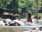 KAJAKOV KOLA ZKLADN KURZ JIZERA 2013, Pardn poas a teplo pineslo vtan oberstven v chladiv Jizee. Pdlovalo se jak na Jizee tak na Kamenici a ke veobecn spokojenosti. Tak tu mme zase pr kajak - fotografie 26