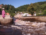 VLTAVA 4 DENN: VY BROD - ZLAT KORUNA, Ndhern poas, pohodov plavba, bjen parta, rum s kolou, Mochito, Krumlov, a ing. Pajda s De Pejrakem, no prost pardika! - fotografie 8