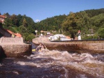 VLTAVA 4 DENN: VY BROD - ZLAT KORUNA, Ndhern poas, pohodov plavba, bjen parta, rum s kolou, Mochito, Krumlov, a ing. Pajda s De Pejrakem, no prost pardika! - fotografie 13