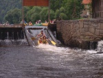 VLTAVA 4 DENN: VY BROD - ZLAT KORUNA, Ndhern poas, pohodov plavba, bjen parta, rum s kolou, Mochito, Krumlov, a ing. Pajda s De Pejrakem, no prost pardika! - fotografie 103