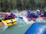 ADRENALIN RAFTING, Bjen a avnat ledovcov eka, podzimn a stle jet tepl slunce, skvl parta, prost pardn akcika. Pojete na Isel s nmi a mete si to ut tak. - fotografie 16