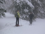 Skialpinistický víkend v Krkonoších Z Janských lázní přes Sněžku do Janských Lázní, Napadl sníh a tak jsme vyrazili do bílé stopy. Parádní víkend, sjela se báječná parta tak jen té mlhy mohlo být trochu méně Krakonoši :-) - fotografie 4