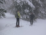 Skialpinistick vkend v Krkonoch Z Janskch lzn pes Snku do Janskch Lzn, Napadl snh a tak jsme vyrazili do bl stopy. Pardn vkend, sjela se bjen parta tak jen t mlhy mohlo bt trochu mn Krakonoi :-) - fotografie 4