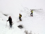Skialpinistický víkend v Krkonoších Z Janských lázní přes Sněžku do Janských Lázní, Napadl sníh a tak jsme vyrazili do bílé stopy. Parádní víkend, sjela se báječná parta tak jen té mlhy mohlo být trochu méně Krakonoši :-) - fotografie 12