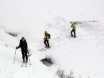 Skialpinistick vkend v Krkonoch Z Janskch lzn pes Snku do Janskch Lzn, Napadl snh a tak jsme vyrazili do bl stopy. Pardn vkend, sjela se bjen parta tak jen t mlhy mohlo bt trochu mn Krakonoi :-) - fotografie 12