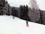 Skialpinistick vkend v Krkonoch Z Janskch lzn pes Snku do Janskch Lzn, Napadl snh a tak jsme vyrazili do bl stopy. Pardn vkend, sjela se bjen parta tak jen t mlhy mohlo bt trochu mn Krakonoi :-) - fotografie 29