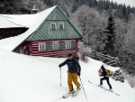 Skialpinistick vkend v Krkonoch Z Janskch lzn pes Snku do Janskch Lzn, Napadl snh a tak jsme vyrazili do bl stopy. Pardn vkend, sjela se bjen parta tak jen t mlhy mohlo bt trochu mn Krakonoi :-) - fotografie 31