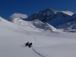 SKIALP ARENA RIEDINGTAL, Praan, sobotn hitparda slunce, presko ve 2.000 m - dky Michale, veern sauna, grilparty jako veee a nedln sice podmraen ale pesto vivn rochn v praanu po kolena... - fotografie 20