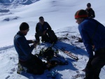 SKIALP ARENA RIEDINGTAL, Praan, sobotn hitparda slunce, presko ve 2.000 m - dky Michale, veern sauna, grilparty jako veee a nedln sice podmraen ale pesto vivn rochn v praanu po kolena... - fotografie 22