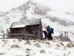 SKIALP ARENA RIEDINGTAL, Praan, sobotn hitparda slunce, presko ve 2.000 m - dky Michale, veern sauna, grilparty jako veee a nedln sice podmraen ale pesto vivn rochn v praanu po kolena... - fotografie 37