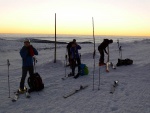 SKIALPINISTICK PECHOD KRKONO PES SN̎KU, Skialpinistick Krkonosk Haute route tentokrt nabdla fantastick poas, 4 ndhern try, cca 4.000 vkovch metr a 75 km na dlku. A pohostinnost vech navtvench mst pispla k super nlad - fotografie 14