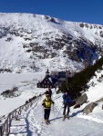 SKIALPINISTICK PECHOD KRKONO PES SN̎KU, Skialpinistick Krkonosk Haute route tentokrt nabdla fantastick poas, 4 ndhern try, cca 4.000 vkovch metr a 75 km na dlku. A pohostinnost vech navtvench mst pispla k super nlad - fotografie 37