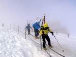 SKIALPINISTICK PECHOD KRKONO PES SN̎KU, Skialpinistick Krkonosk Haute route tentokrt nabdla fantastick poas, 4 ndhern try, cca 4.000 vkovch metr a 75 km na dlku. A pohostinnost vech navtvench mst pispla k super nlad - fotografie 39