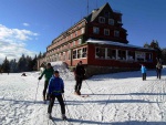 SKIALPINISTICK PECHOD KRKONO PES SN̎KU, Skialpinistick Krkonosk Haute route tentokrt nabdla fantastick poas, 4 ndhern try, cca 4.000 vkovch metr a 75 km na dlku. A pohostinnost vech navtvench mst pispla k super nlad - fotografie 52