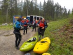 1. leton KAJAK KEMP TEICHL + STEYR, Je to moc dobr zat na podn vod a kdy tomu pidte eskymovn, bjenou partiku, a zapomenete na hokej, tak je to vechno oukej :-) - fotografie 18