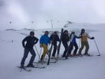 PODZIMN ROZLYOVN 2015 - PITZTAL, Pedpov slibovala humus prvn kategorie, a nm dvala tuit, e se veze praan. A taky e jo, nejlep lyovn je prost na praanu a my ho mli nadlno pardn. V nedli kdo mohl vythnul XXL ly - fotografie 2