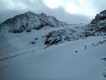 PODZIMN ROZLYOVN 2015 - PITZTAL, Pedpov slibovala humus prvn kategorie, a nm dvala tuit, e se veze praan. A taky e jo, nejlep lyovn je prost na praanu a my ho mli nadlno pardn. V nedli kdo mohl vythnul XXL ly - fotografie 3