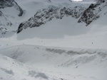 PODZIMN ROZLYOVN 2015 - PITZTAL, Pedpov slibovala humus prvn kategorie, a nm dvala tuit, e se veze praan. A taky e jo, nejlep lyovn je prost na praanu a my ho mli nadlno pardn. V nedli kdo mohl vythnul XXL ly - fotografie 8