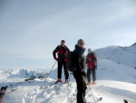 PRAANOV ELDORADO V KITZBHLSKCH ALPCH, Nakydalo jaksepat, a tak radost z pojezdu v praanu nm troku kalilo sobotn poasko. Ale nedln slunen tra s dvojm vstupem a sjezdem nadchla vechny. - fotografie 9