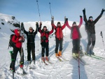 PRAANOV ELDORADO V KITZBHLSKCH ALPCH, Nakydalo jaksepat, a tak radost z pojezdu v praanu nm troku kalilo sobotn poasko. Ale nedln slunen tra s dvojm vstupem a sjezdem nadchla vechny. - fotografie 14