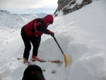 PRAANOV ELDORADO V KITZBHLSKCH ALPCH, Nakydalo jaksepat, a tak radost z pojezdu v praanu nm troku kalilo sobotn poasko. Ale nedln slunen tra s dvojm vstupem a sjezdem nadchla vechny. - fotografie 18