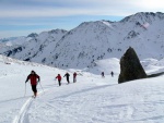 PRAANOV ELDORADO V KITZBHLSKCH ALPCH, Nakydalo jaksepat, a tak radost z pojezdu v praanu nm troku kalilo sobotn poasko. Ale nedln slunen tra s dvojm vstupem a sjezdem nadchla vechny. - fotografie 19