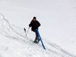 PRAANOV ELDORADO V KITZBHLSKCH ALPCH, Nakydalo jaksepat, a tak radost z pojezdu v praanu nm troku kalilo sobotn poasko. Ale nedln slunen tra s dvojm vstupem a sjezdem nadchla vechny. - fotografie 24