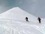 PRAANOV ELDORADO V KITZBHLSKCH ALPCH, Nakydalo jaksepat, a tak radost z pojezdu v praanu nm troku kalilo sobotn poasko. Ale nedln slunen tra s dvojm vstupem a sjezdem nadchla vechny. - fotografie 25