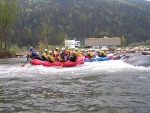 Perly alpskch ek - kvten 2006, Jeden z nejoblbenjch raftovch zjezd do Rakouska a Slovinska opt nezklamal. Krsn poas, tuln kemp a tyrkysov, kilov ist voda s kulisou vpencovch tt Alp. - fotografie 9