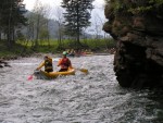 Perly alpskch ek - kvten 2006, Jeden z nejoblbenjch raftovch zjezd do Rakouska a Slovinska opt nezklamal. Krsn poas, tuln kemp a tyrkysov, kilov ist voda s kulisou vpencovch tt Alp. - fotografie 21