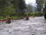 Perly alpskch ek - kvten 2006, Jeden z nejoblbenjch raftovch zjezd do Rakouska a Slovinska opt nezklamal. Krsn poas, tuln kemp a tyrkysov, kilov ist voda s kulisou vpencovch tt Alp. - fotografie 23