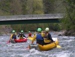 Perly alpskch ek - kvten 2006, Jeden z nejoblbenjch raftovch zjezd do Rakouska a Slovinska opt nezklamal. Krsn poas, tuln kemp a tyrkysov, kilov ist voda s kulisou vpencovch tt Alp. - fotografie 32