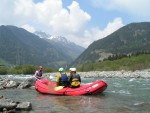 Perly alpskch ek - kvten 2006, Jeden z nejoblbenjch raftovch zjezd do Rakouska a Slovinska opt nezklamal. Krsn poas, tuln kemp a tyrkysov, kilov ist voda s kulisou vpencovch tt Alp. - fotografie 51