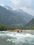 Perly alpskch ek - kvten 2006, Jeden z nejoblbenjch raftovch zjezd do Rakouska a Slovinska opt nezklamal. Krsn poas, tuln kemp a tyrkysov, kilov ist voda s kulisou vpencovch tt Alp. - fotografie 52