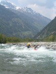 Perly alpskch ek - kvten 2006, Jeden z nejoblbenjch raftovch zjezd do Rakouska a Slovinska opt nezklamal. Krsn poas, tuln kemp a tyrkysov, kilov ist voda s kulisou vpencovch tt Alp. - fotografie 53