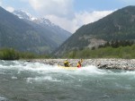 Perly alpskch ek - kvten 2006, Jeden z nejoblbenjch raftovch zjezd do Rakouska a Slovinska opt nezklamal. Krsn poas, tuln kemp a tyrkysov, kilov ist voda s kulisou vpencovch tt Alp. - fotografie 55