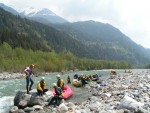 Perly alpskch ek - kvten 2006, Jeden z nejoblbenjch raftovch zjezd do Rakouska a Slovinska opt nezklamal. Krsn poas, tuln kemp a tyrkysov, kilov ist voda s kulisou vpencovch tt Alp. - fotografie 61