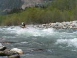 Perly alpskch ek - kvten 2006, Jeden z nejoblbenjch raftovch zjezd do Rakouska a Slovinska opt nezklamal. Krsn poas, tuln kemp a tyrkysov, kilov ist voda s kulisou vpencovch tt Alp. - fotografie 64