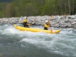 Perly alpskch ek - kvten 2006, Jeden z nejoblbenjch raftovch zjezd do Rakouska a Slovinska opt nezklamal. Krsn poas, tuln kemp a tyrkysov, kilov ist voda s kulisou vpencovch tt Alp. - fotografie 71