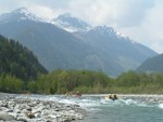 Perly alpskch ek - kvten 2006, Jeden z nejoblbenjch raftovch zjezd do Rakouska a Slovinska opt nezklamal. Krsn poas, tuln kemp a tyrkysov, kilov ist voda s kulisou vpencovch tt Alp. - fotografie 98