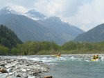 Perly alpskch ek - kvten 2006, Jeden z nejoblbenjch raftovch zjezd do Rakouska a Slovinska opt nezklamal. Krsn poas, tuln kemp a tyrkysov, kilov ist voda s kulisou vpencovch tt Alp. - fotografie 100